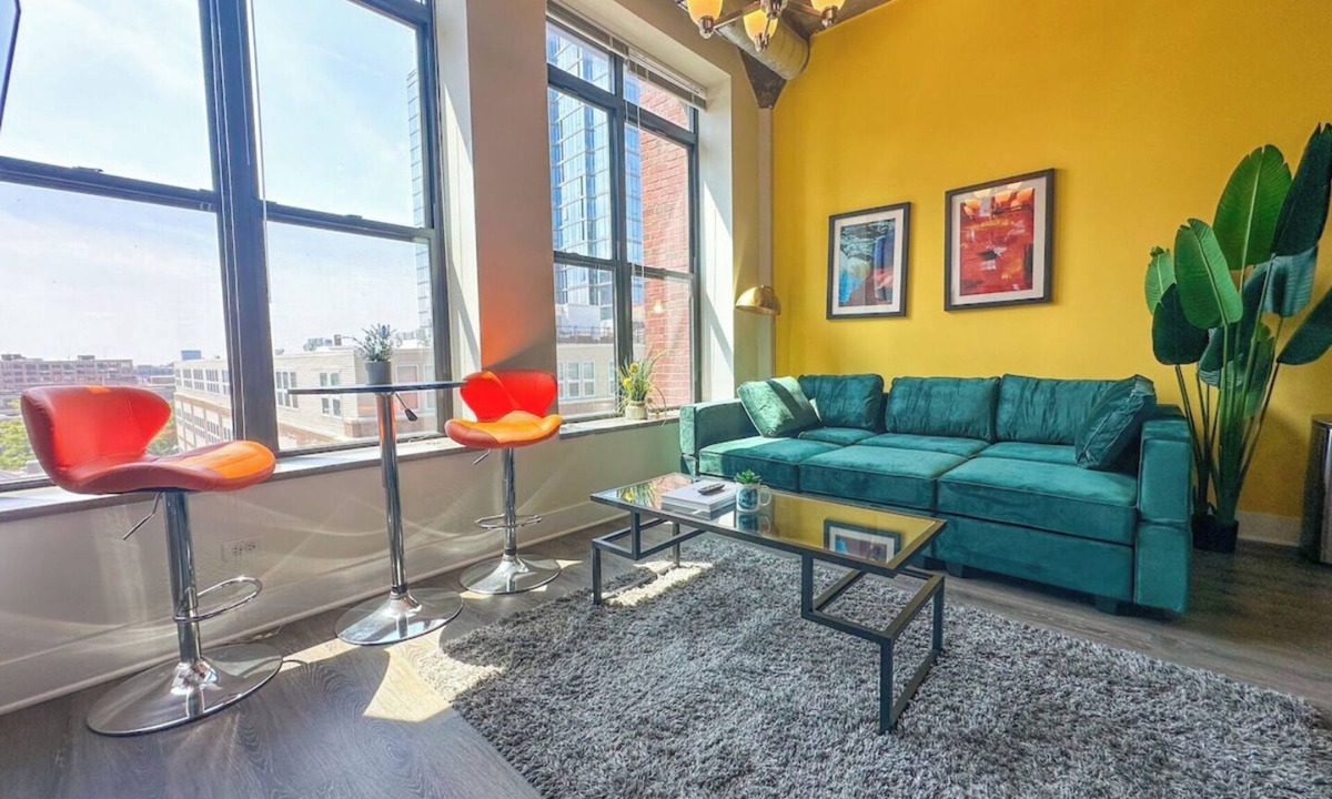 Near South Side Apartment | McCormick Place 2b/2b family unit with optional parking for up to 8 guests