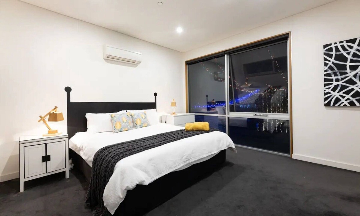 East Melbourne Apartment | MCG Royal Crown Penthouse