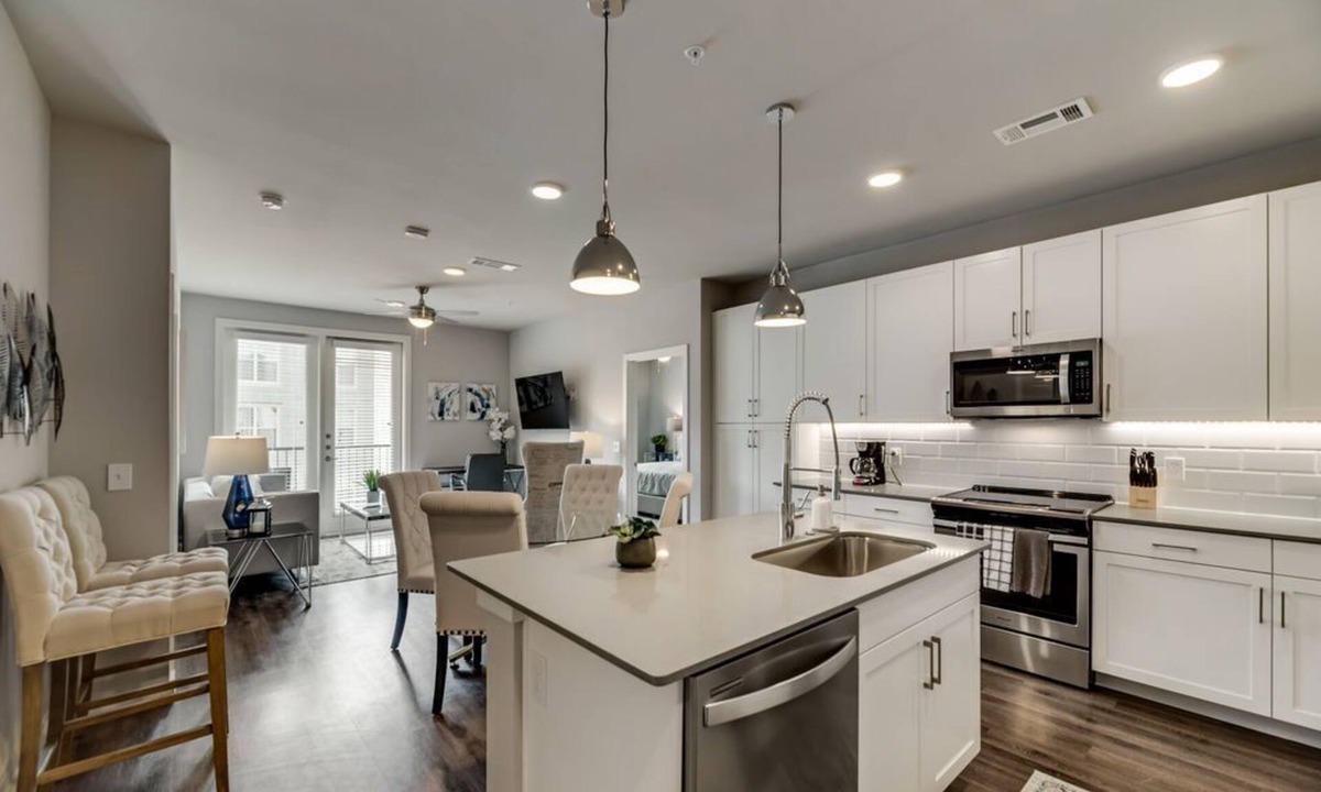 McKinney Apartment | MCK203 – 28min to Toyota Base Camp - Sleeps 4 - Public Transit