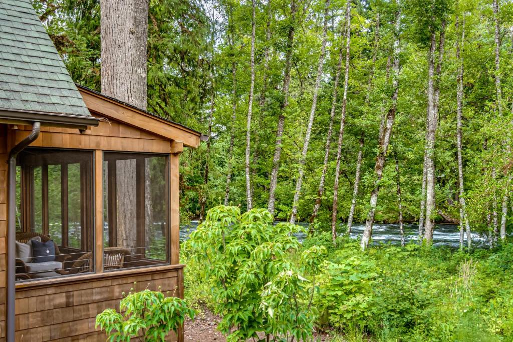 McKenzie Bridge House | Mckenzie Dream Riverfront Log Cabin*New Listing*