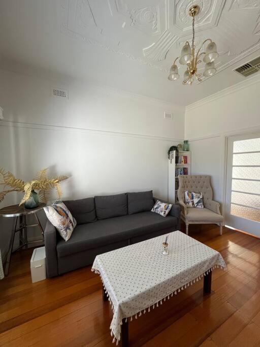 McKinnon Villa | McKinnon three bedroom cosy house