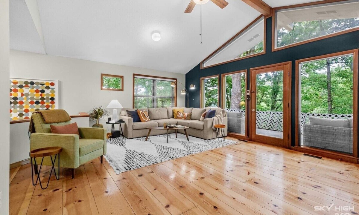 Rogers House | MCM Lakehouse - Direct Lake Access - Sleeps 8