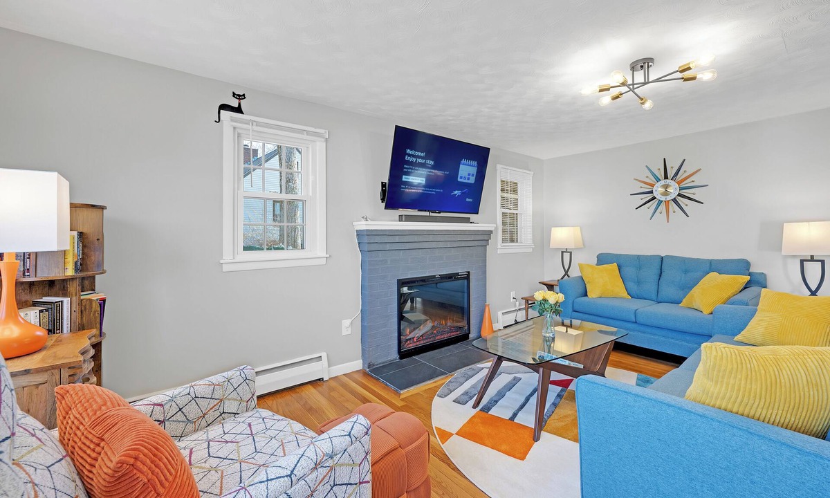 Paxton House | MCM Vibe Workspace Arcade Fenced Yard Firepit BBQ Dogs OK