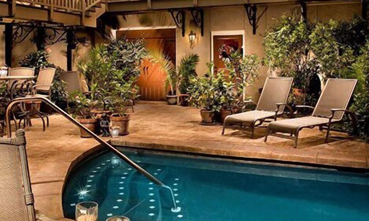 Historic Downtown Savannah Bed & Breakfast | McMillan Inn Bed and Breakfast