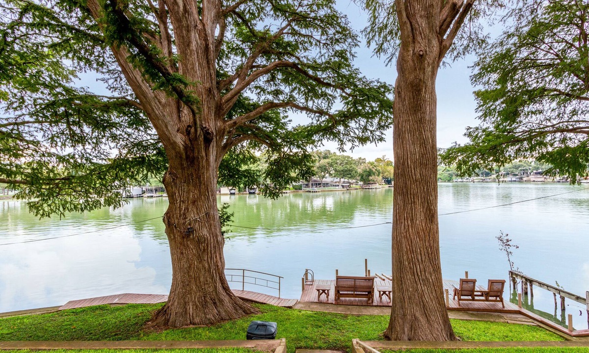 McQueeney House | McQueeney is Full! Lakefront on the Guadalupe River: Cypress Breeze Guesthouse