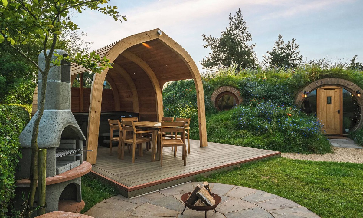 Radstock Cottage | Meadow and Nest Burrow