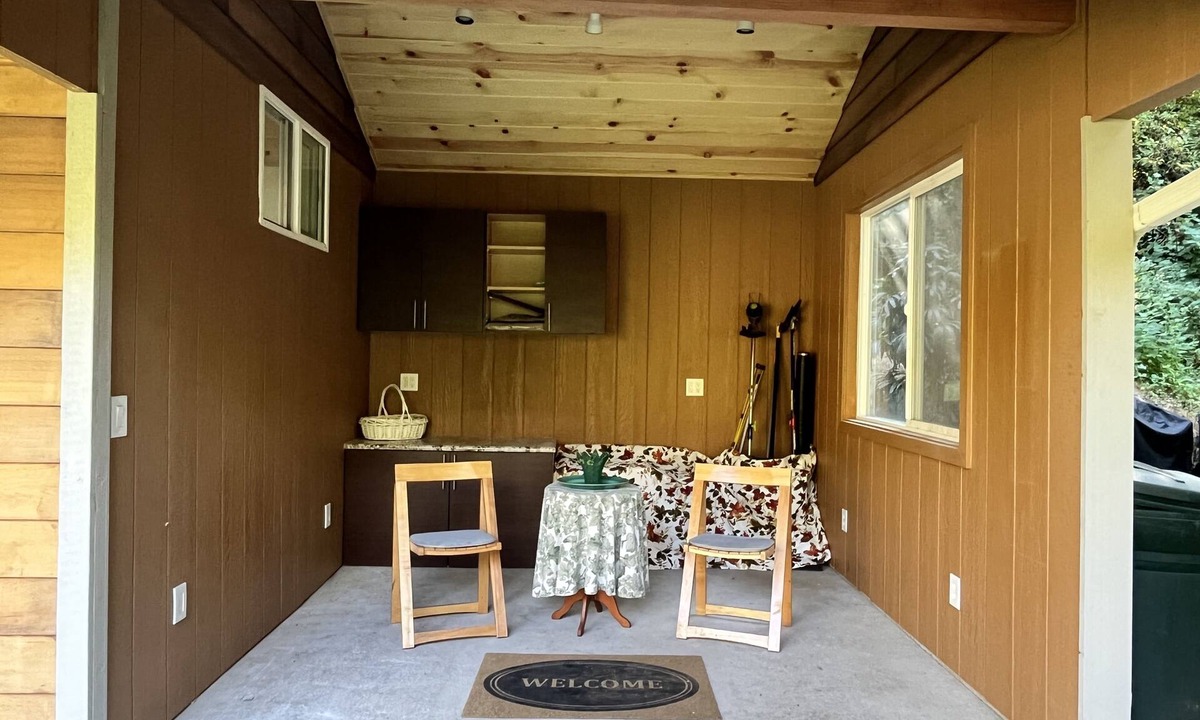 Lake Forest Park Cabin | Meadow View Cabin