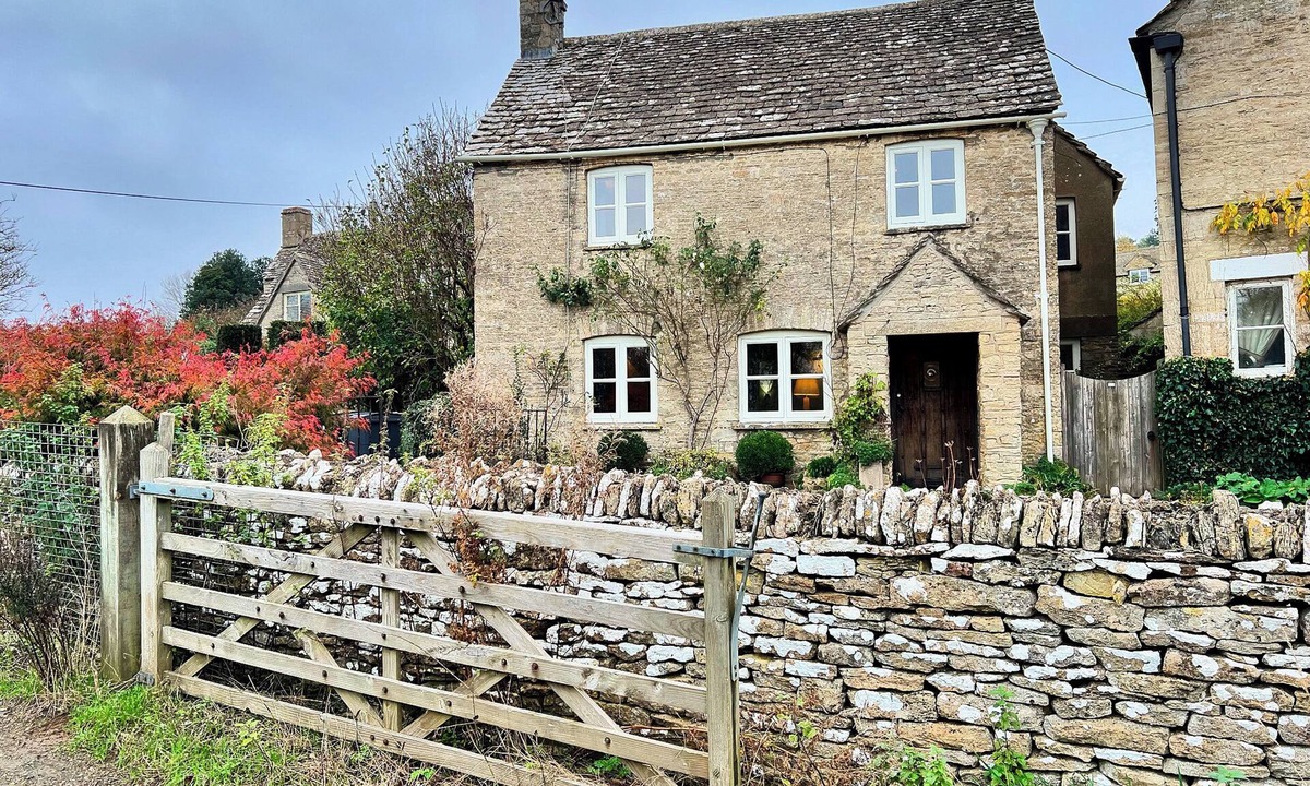 Chedworth Cottage | Meadow View Cottage