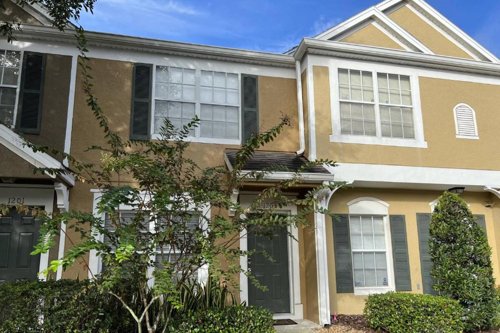 Meadow Pointe House | Meadow View on Kennewick Ct - Dog Friendly