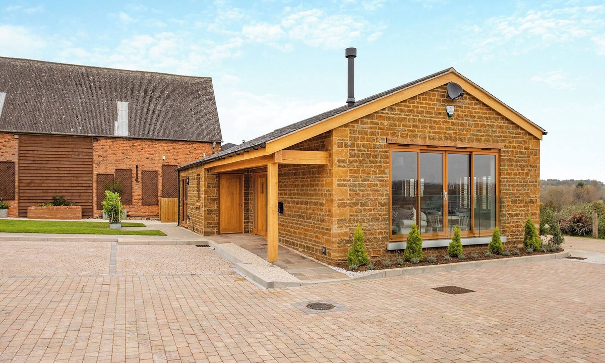 Twywell Cottage | Meadow View - UK47974