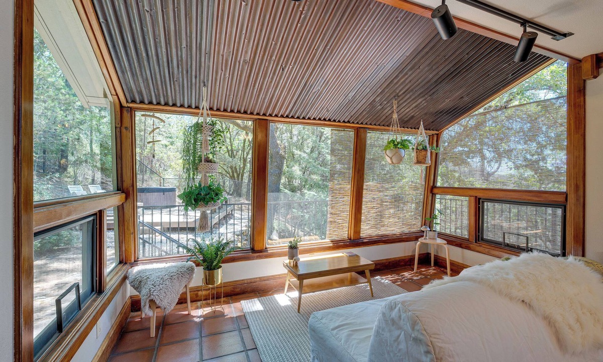 Auburn Cottage | Meadow Vista Mountain Escape w/River Views!