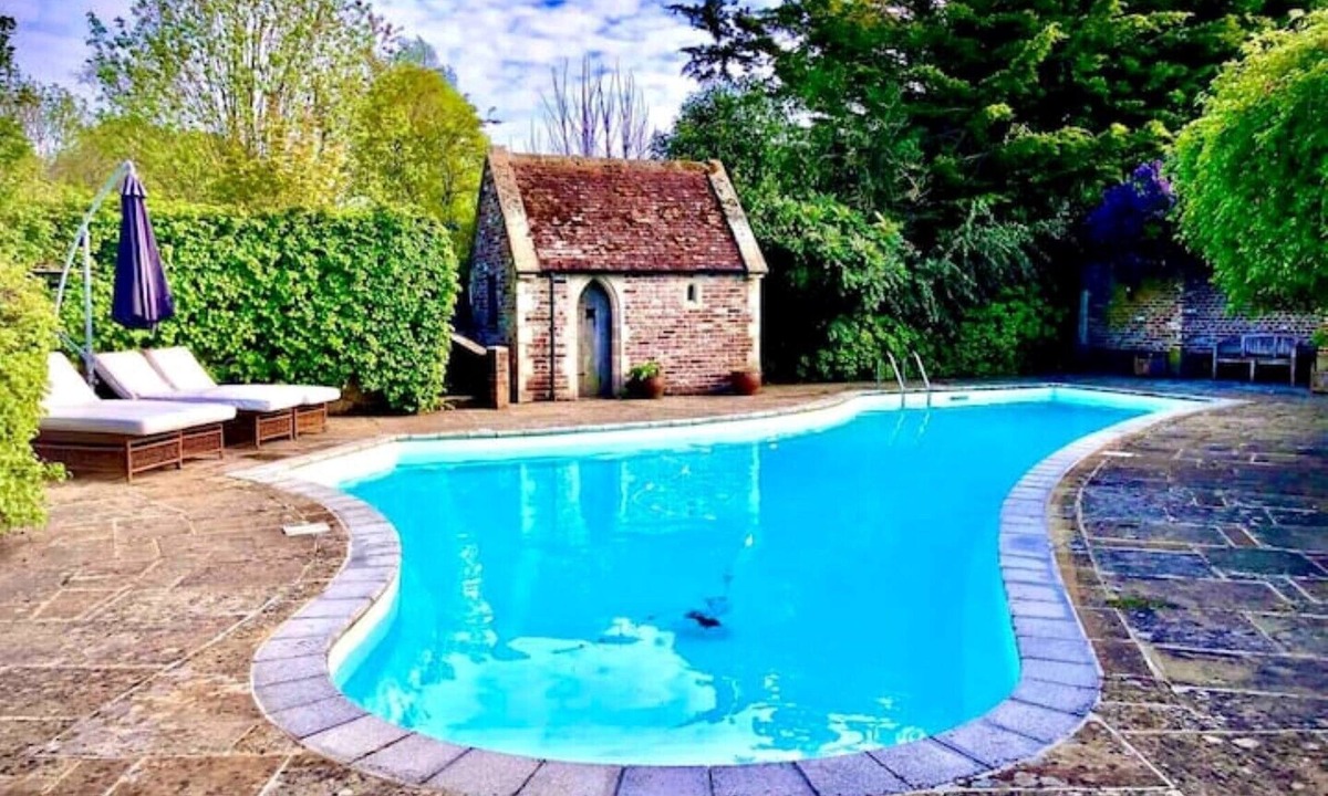 Broughton House | Meadowbrook House and Glamping