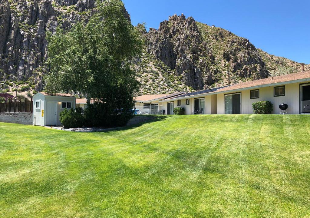 Coleville Hotel | Meadowcliff Lodge Coleville