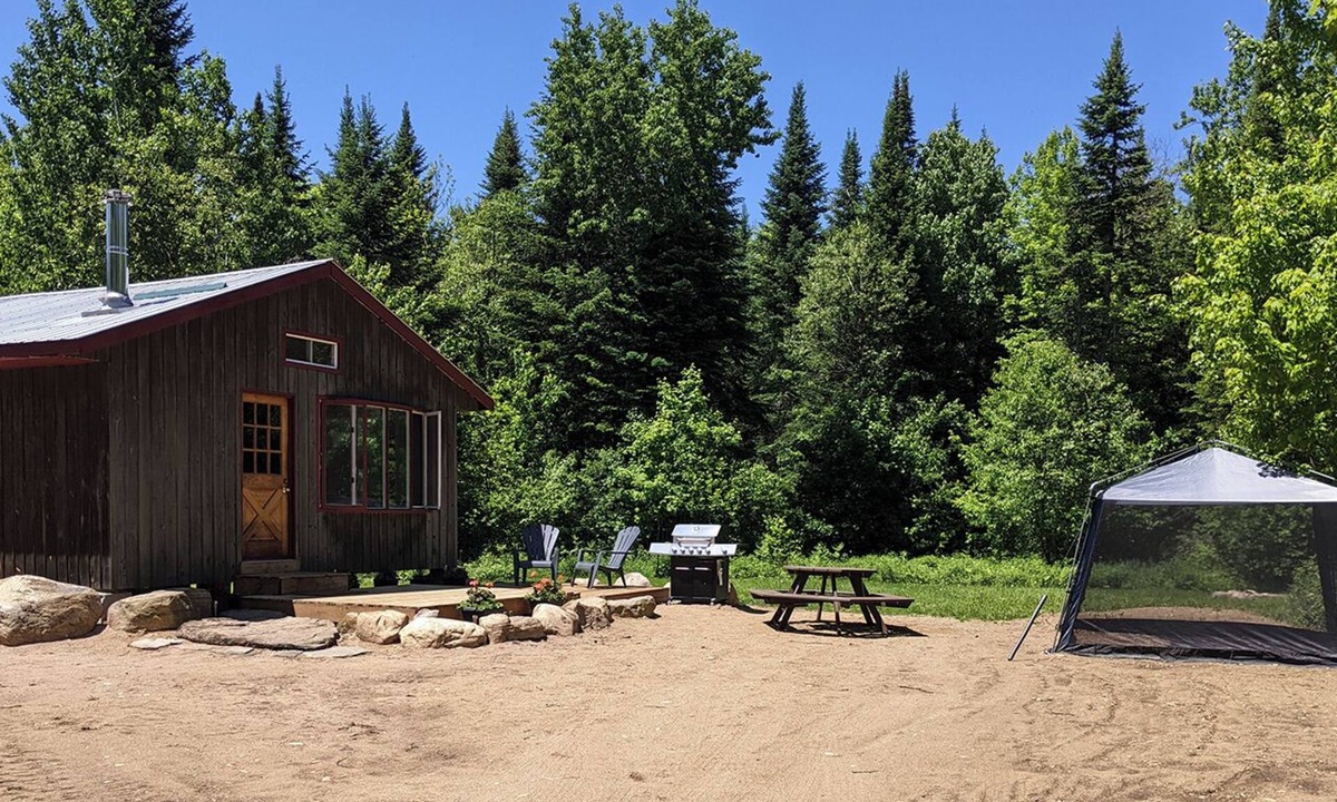 Hastings Highlands Cabin | Meadowlark #5
