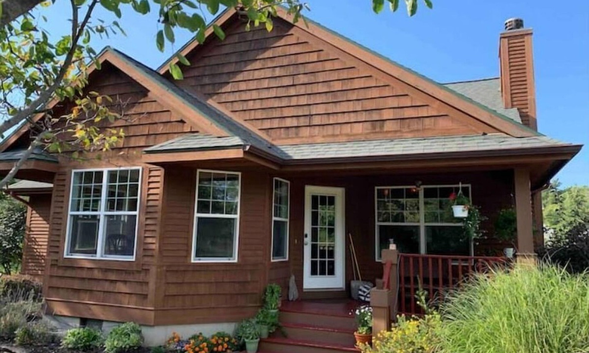 Douglas Cottage | Meadows Edge - dog friendly, walk to beach