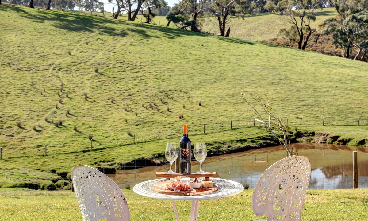 Kuitpo Cottage | Meadows Farmhouse - Adelaide Hills