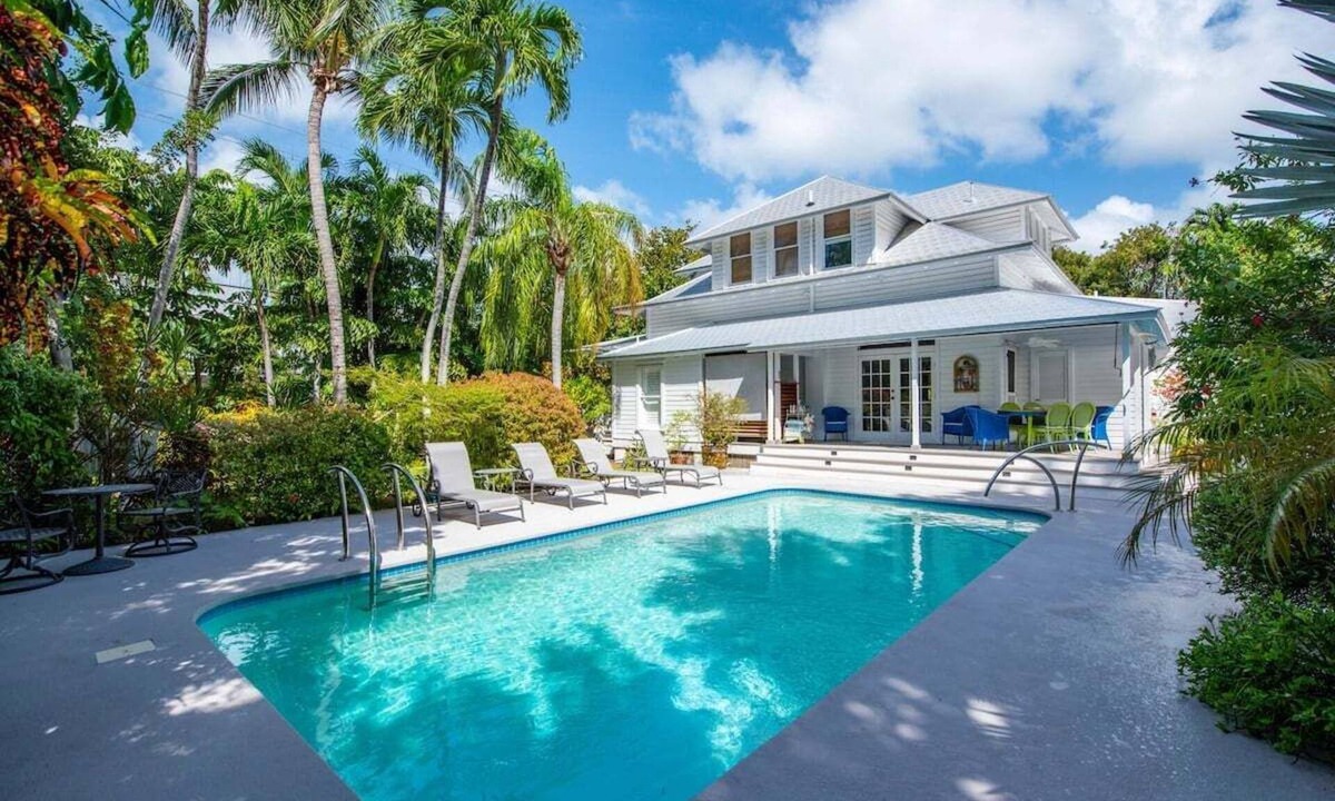 Meadows House | Meadows Manor | Elegant Oasis with Private Pool