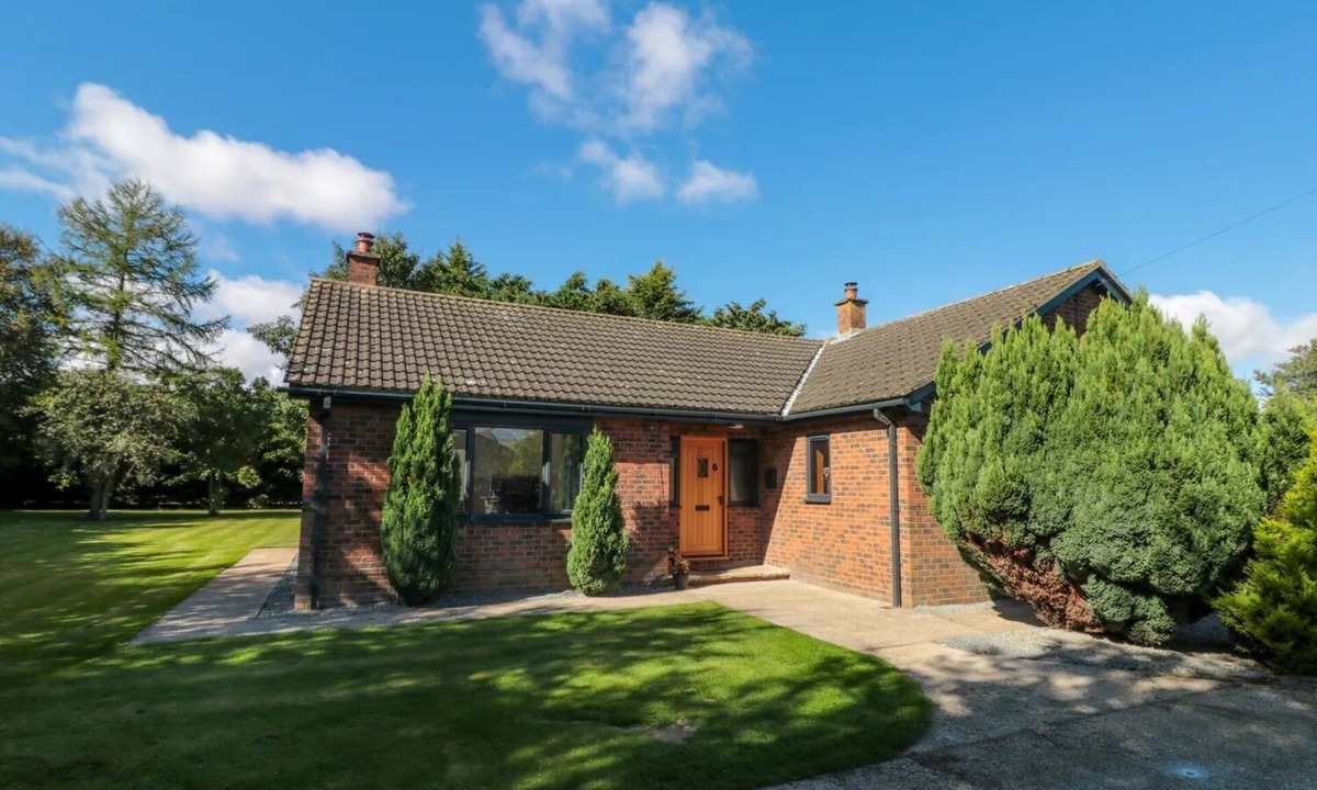 Weaverthorpe House | Meadowside Bungalow