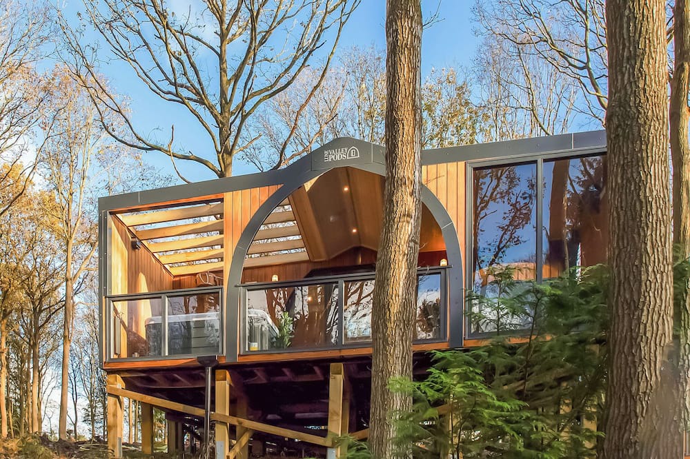 Overton-on-dee Ski Chalet | Meadowsweet Treehouse