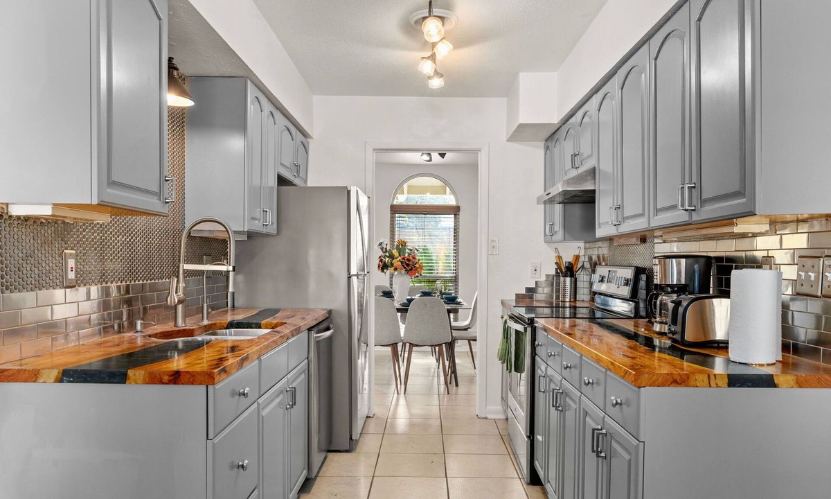 Medical Center District House | Med Center! No stairs, Private Patio & Game Room