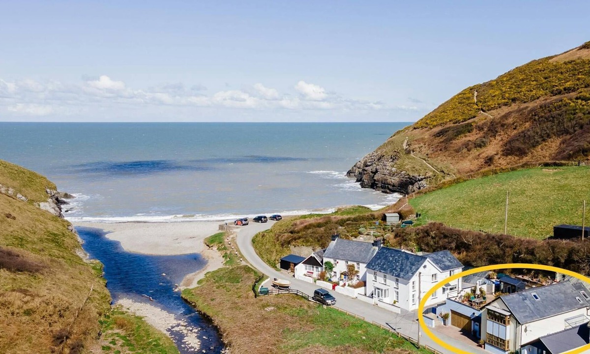 Llandyssiliogogo Cottage | Meddyg y Mor, Cwm Tydu