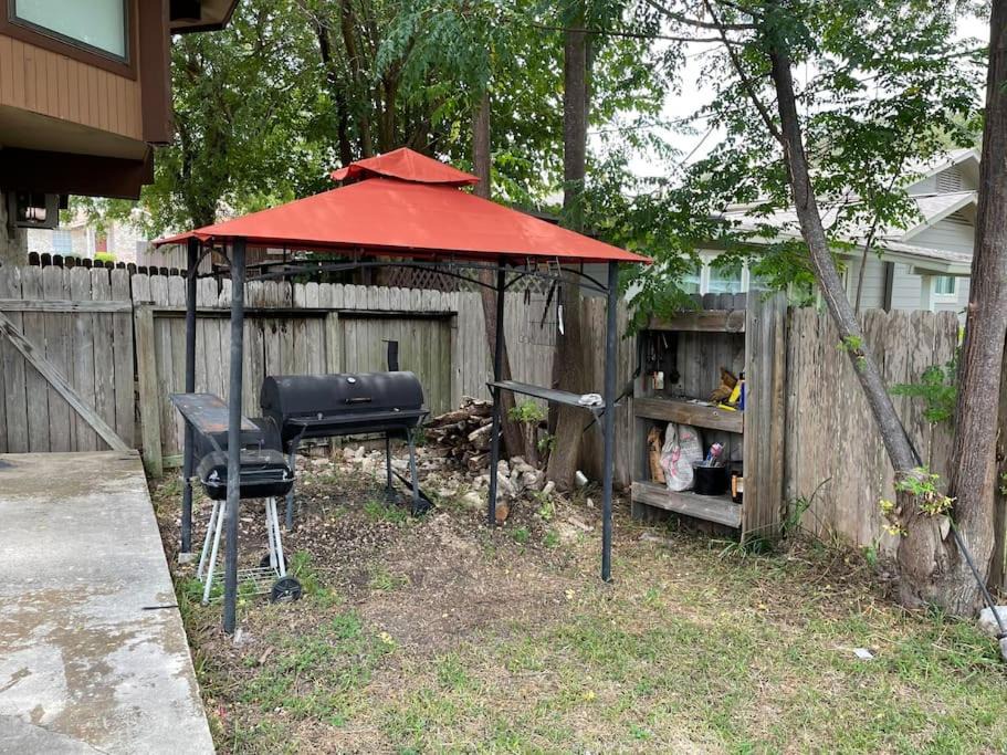 Medical Center District Ski Chalet | Medical Center Area Octagon Shaped House with Swimming Pool