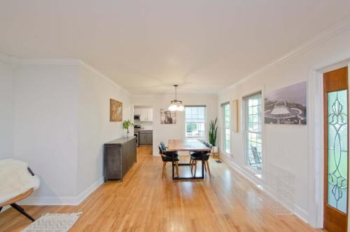 Decatur House | Medical District 3bd 3bth Bungalow
