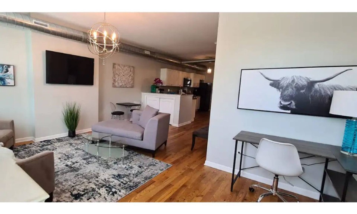 Tri-Taylor Apartment | Medical District Gem II
