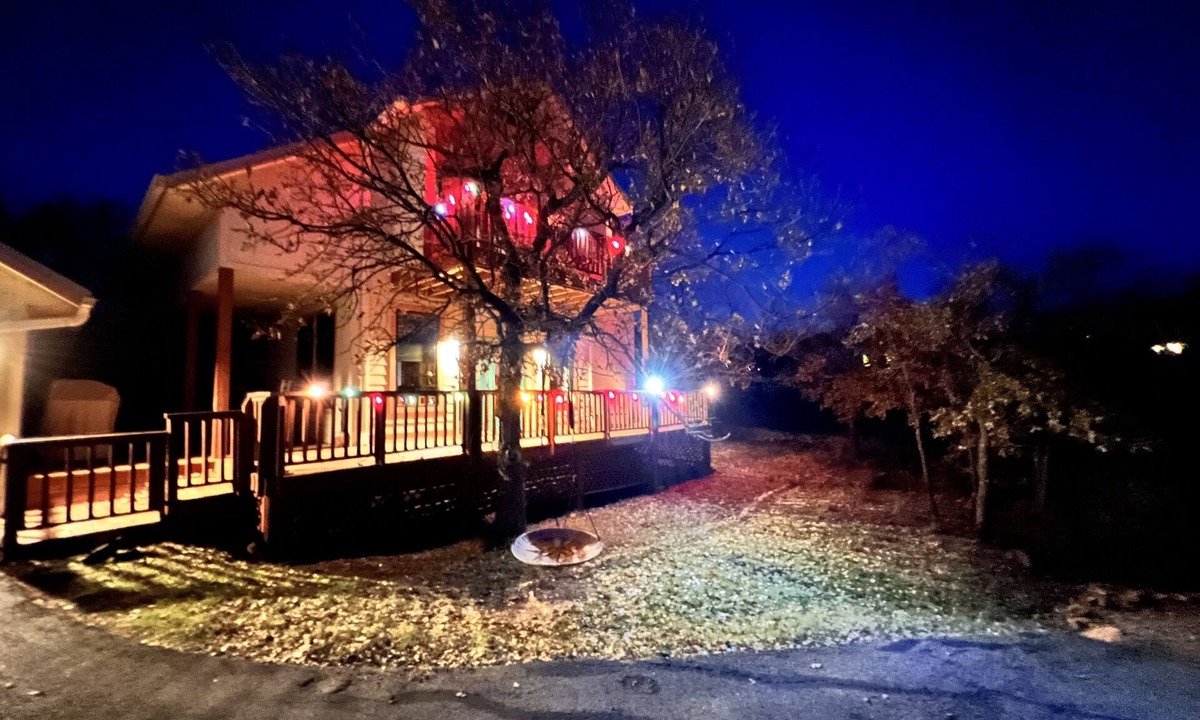 Medicine Park Cabin | Medicine Park Mountain Top Cabin-Hot Tub-sleep 11