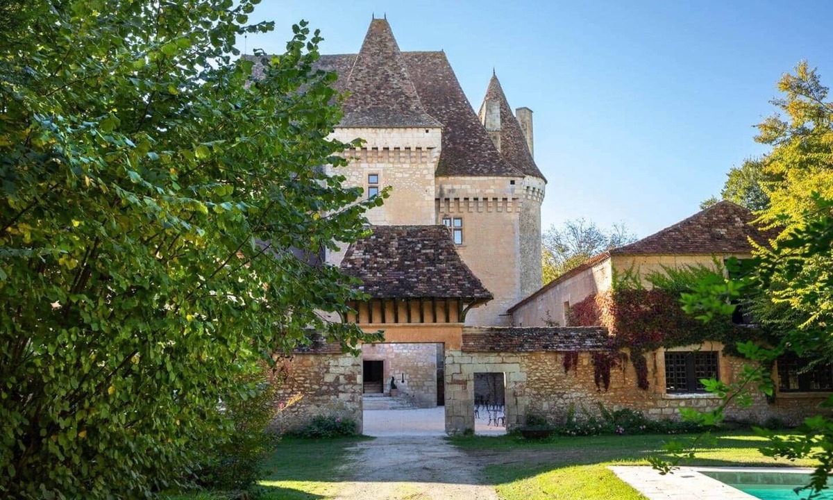 Saint-Laurent-des-Batons House | Medieval Heights - Château de St Maurice