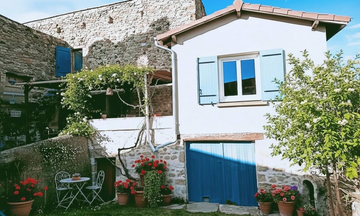 Saint-Yvoine Other | Medieval castle for weekends or vacations