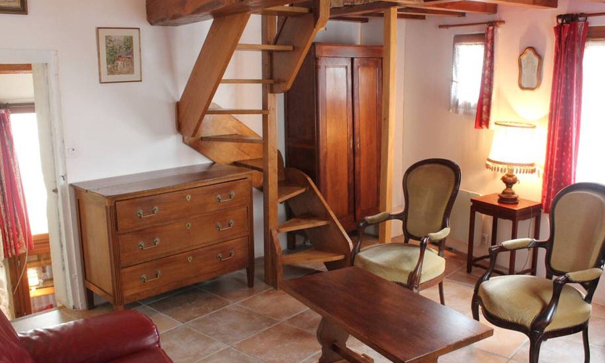 Loches Cottage | Medieval Troglodyte Cottage in Loches, Pets Allowed