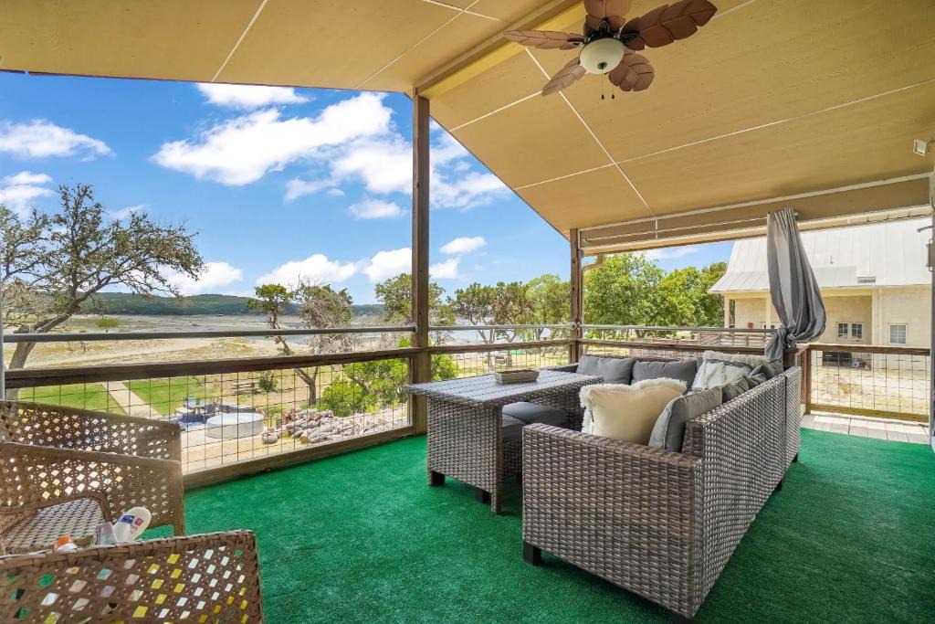 Lakehills House | Medina Lakefront Bungalow- Spacious Amazing Views
