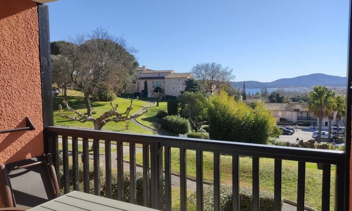 Les Restanques Apartment | Mediterranean atmosphere at the Parcs de Grimaud