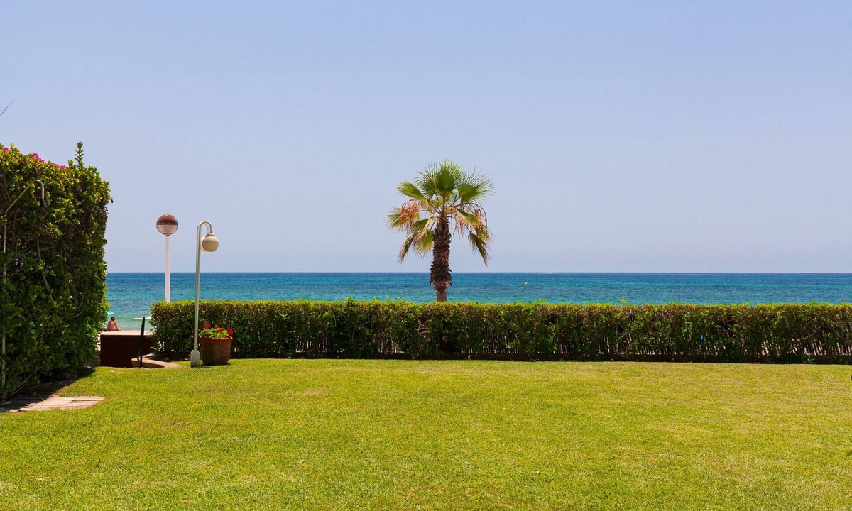 Vilafortuny House | Mediterranean Beachfront house, sleeps 7 - CASA GERANIS