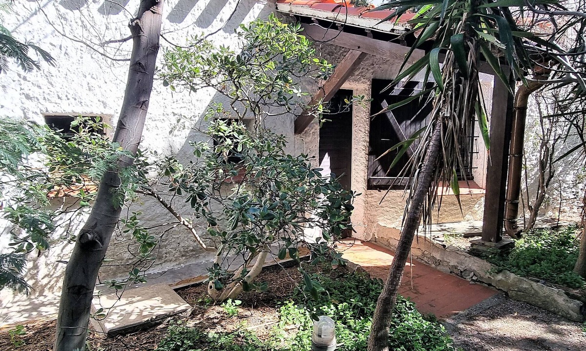 Banyuls-sur-Mer Villa | Mediterranean F4 Villa with Direct Cove Access and Parking