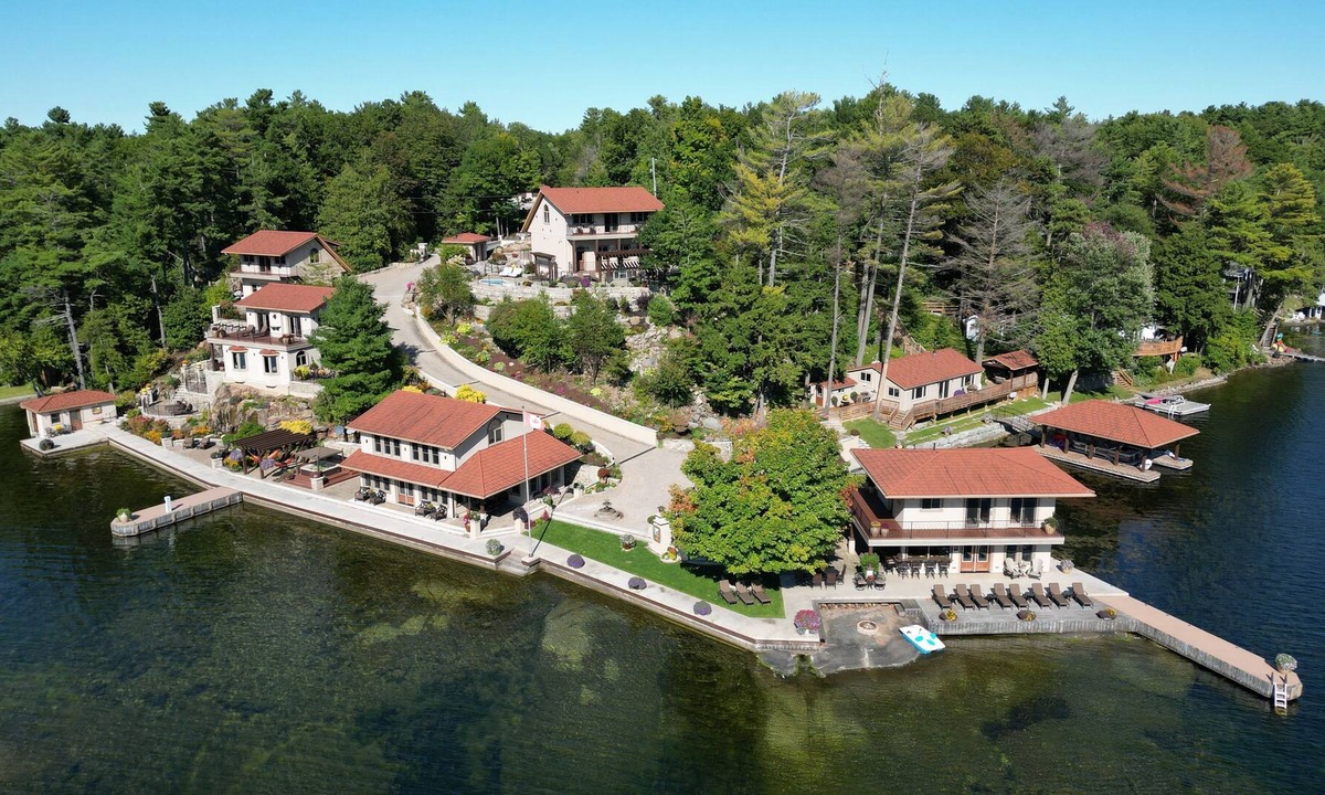 Athens Resort | Mediterranean Style Lake Resort