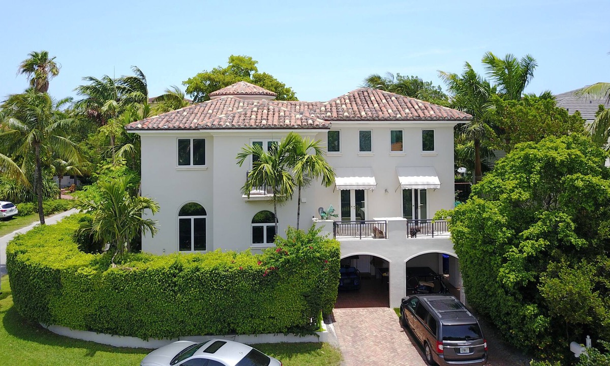 Key Biscayne House | Mediterranean Villa And Oversized Home On Key Biscayne