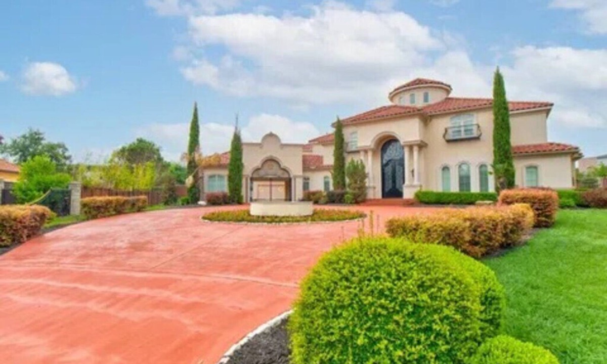 Plano Villa | Mediterranean villa on acre lot in W Plano-5 mins from Legacy West, Frisco Star,