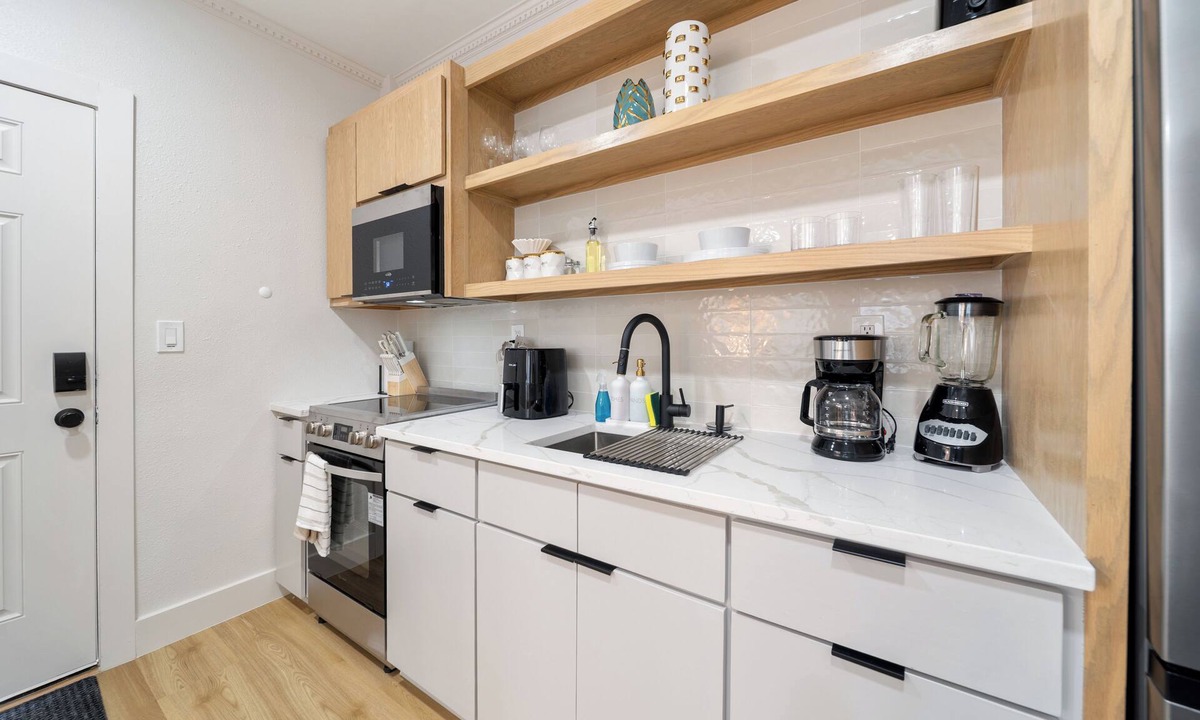 Greater East End Apartment | Mediterranean Villa Vibes 3 - 2 km from FIFA Fest