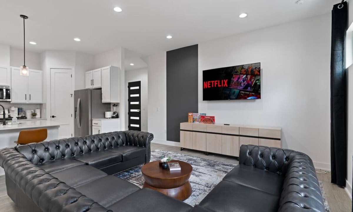 MLK House | Mega Lux Combined Unit - Up to 36 Guests
