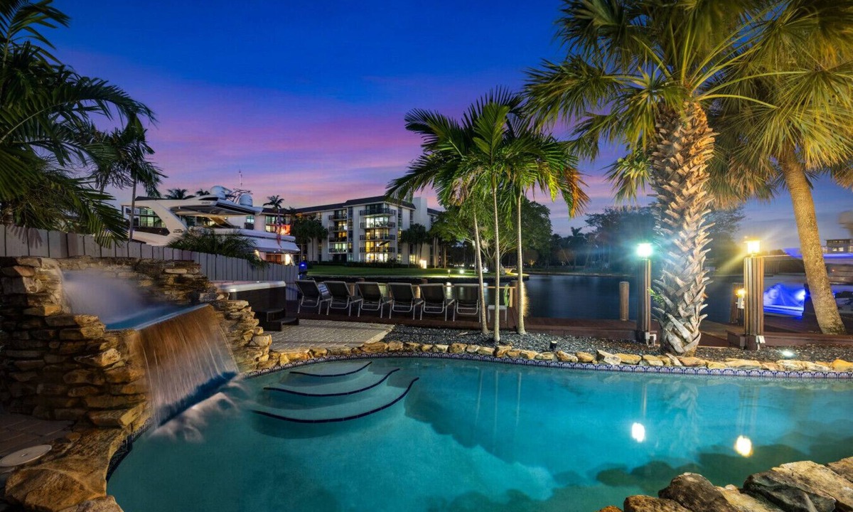 Riverside Park House | Mega-Yacht Showcase Villa with Pool Table/Marble