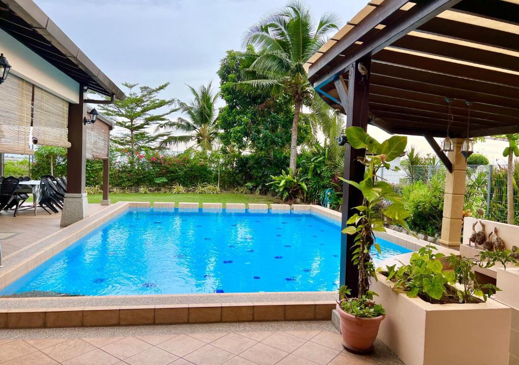 Tanjung Kling Villa | Melaka Beachfront Villa with Pool