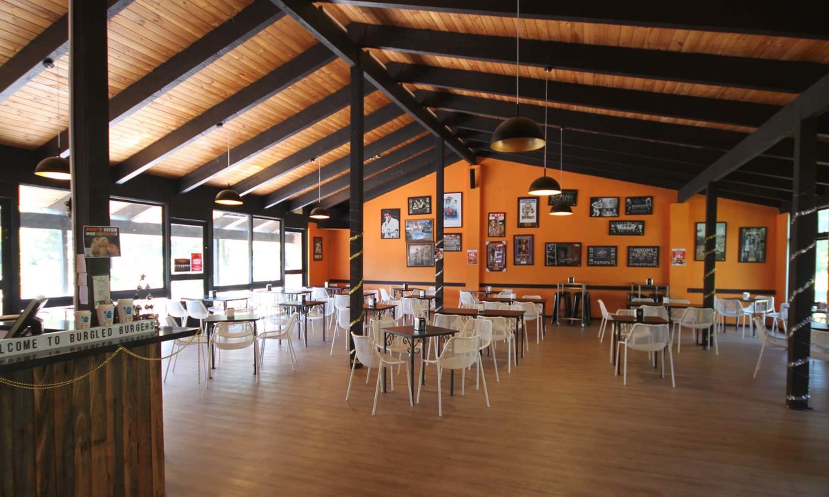 Beaconsfield Hotel | Melaleuca Lodge