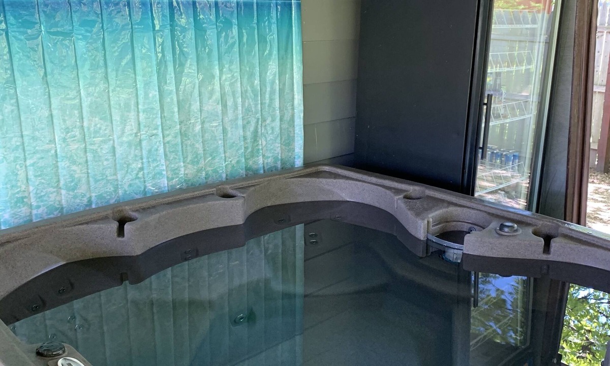North Perry House | Melodic Forest~King Bed,Hot Tub, Forest, Rec Room, Wineries, Erie & Cleveland