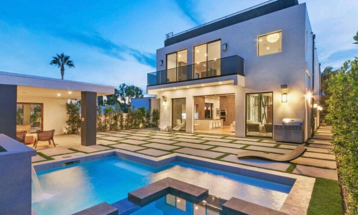 Melrose House | Melrose Luxury Home W/Huge Rooftop & Pool
