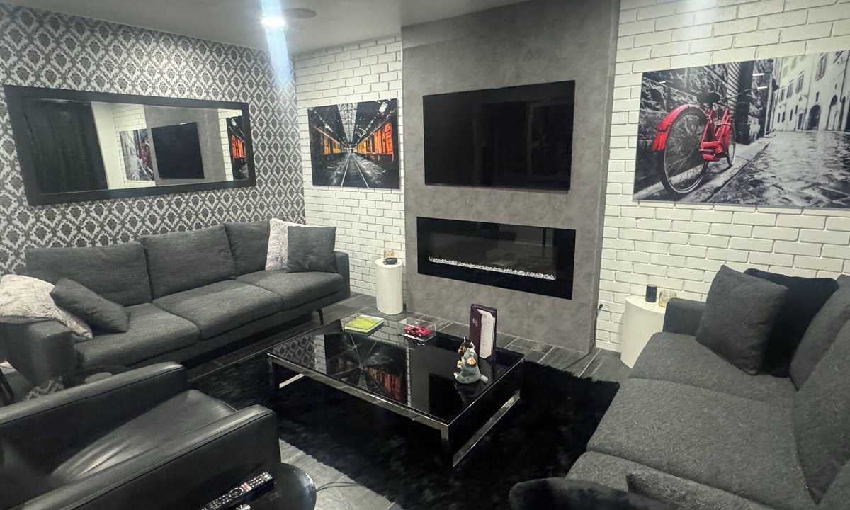 North Dallas Condo | “Melrose Place Style” Dallas Luxury Condo Rental. Poolside Living-Ideal Location
