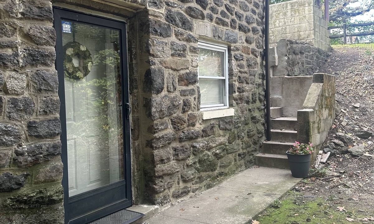 Oak Lane - East Oak Lane Apartment | Melrose Place!