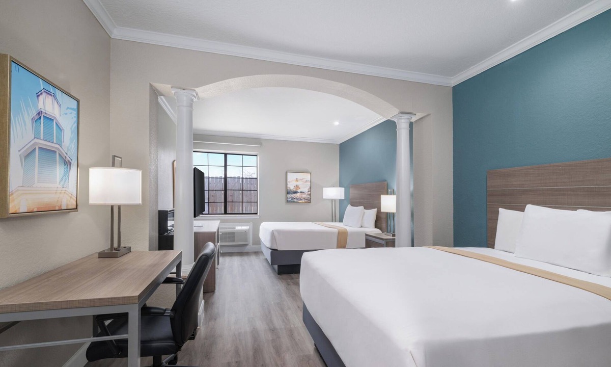 El Lago Hotel | Melrose @ Seabrook, BW Signature Collection