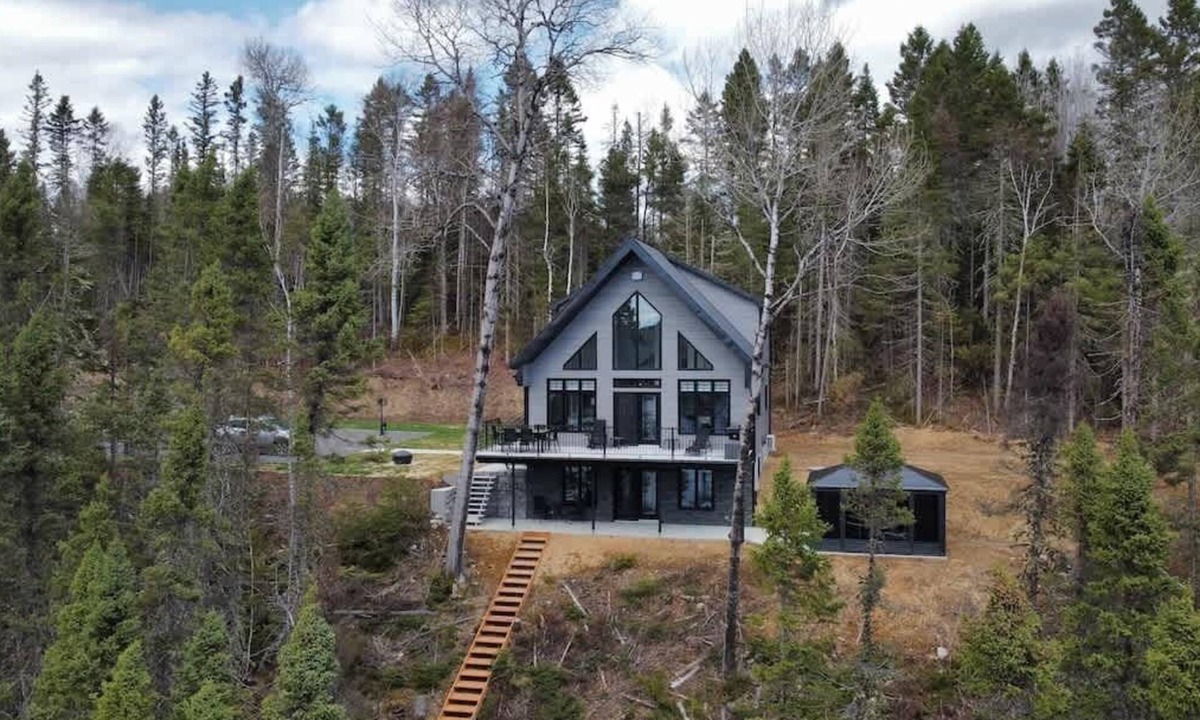 Saint-David-de-Falardeau Ski Chalet | Melsy | Tavata Chalets | Lakeside Retreat